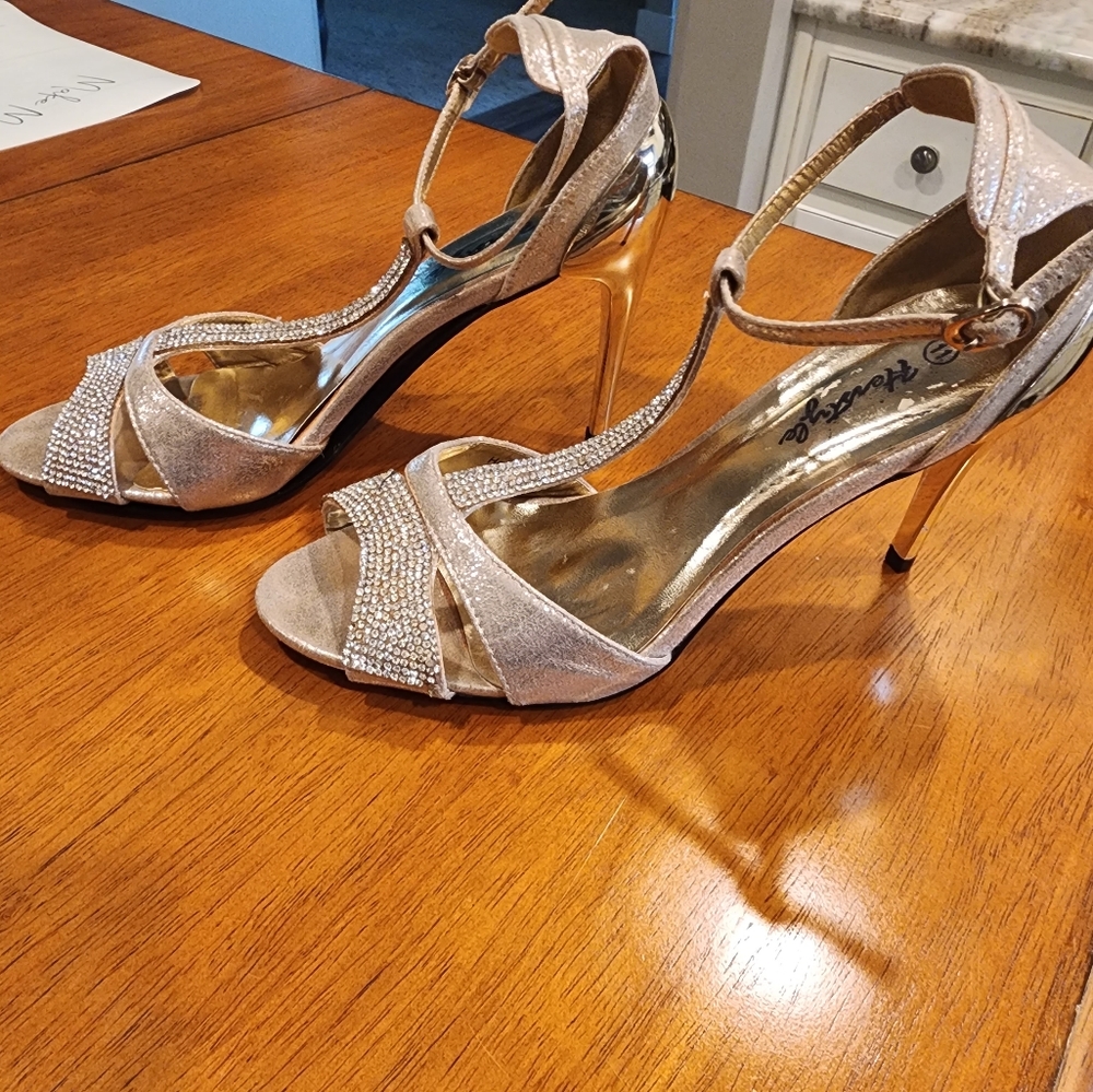 Herstyle Super Dressy Gold & Rhinestone High Heel Sandals, size 11.